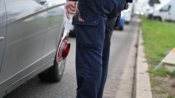 A23: Polizei riegelt Autobahn für Großkontrolle bei Elmshorn ab