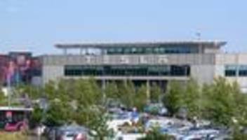 fabrik von elon musk: rund 1.700 weniger beschäftigte - tesla: normale schwankung