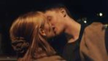 jugendliche und sex: das erste mal passiert heute erst mit 19