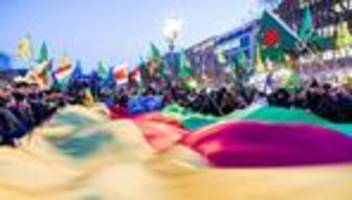 Niedersachsen und Bremen: Tausende Menschen bei pro-kurdischen Demonstrationen