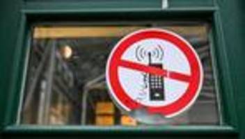 Smartphones: Handyverbote auch an weiterführenden Schulen?