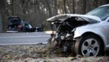 unfälle: mensch stirbt bei unfall auf landesstraße – vollsperrung