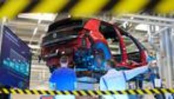 Volkswagen: Zweites Leben für Autos - VW baut Recycling in Zwickau auf