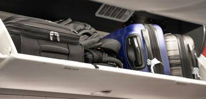 Flugreisen: EU-Abgeordnete für Recht auf freies Handgepäck bei Flügen