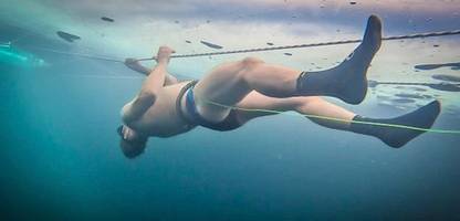 Eistauchen: Zehn Menschen erkunden die Grenzen des Körpers in Finnland