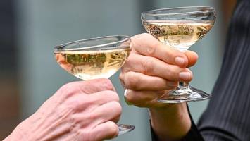 Alkoholverzicht im Januar: Bleiben die Gläser auch in Stormarn leer?