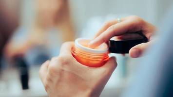 gesichtscremes bei stiftung warentest: kann mehr als stan­dard­creme“