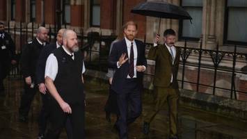 Prinz Harry: Schwere Vorwürfe an Boulevardmedien – Leben „zur Qual“ gemacht