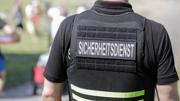 Übergriffe, pöbelei: rathäuser schützen sich mit security und ordnungsdienst