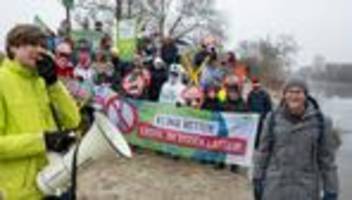 Erdöl aus Südbayern: Naturschützer protestieren gegen neue Ölbohrung in Schwaben