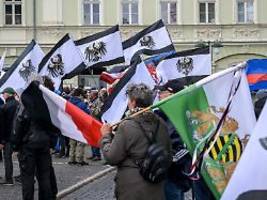 41-jähriger festgenommen: polizei durchsucht reichsbürger-objekte in sachsen