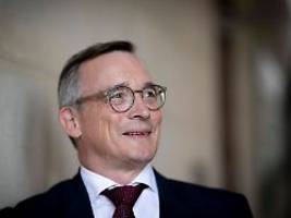 r21 agiert wie eine partei: bedenken an staatlichen zuschüssen für rechte denkfabrik