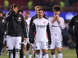 Resignation nach frühem Aus: Schießbude Eintracht hängt im tiefen Tal fest