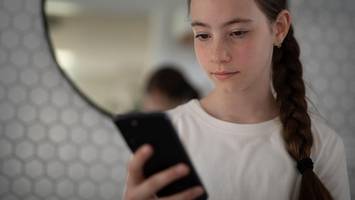 einsamkeit und soziale medien: hier finden depressive teenager in berlin hilfe