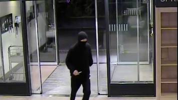 video veröffentlicht: hotel in berlin überfallen – wer kennt diesen mann?