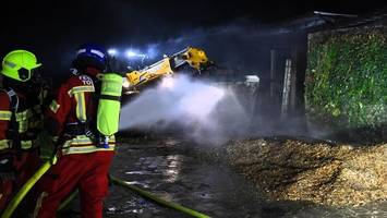 Großfeuer in Einfamilienhaus: Eine Person wird in Flammen vermisst