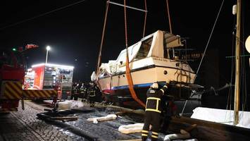 feuerwehr verhindert größere Ölverschmutzung im harburger binnenhafen