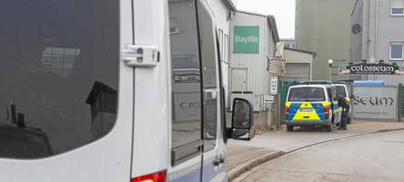 Großrazzia in Augsburger Bordell: Polizei rückt mit mehr als 20 Fahrzeugen an