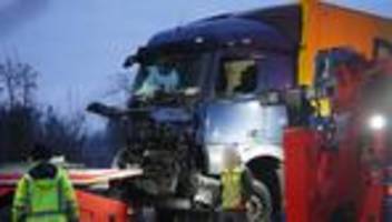 Einsglatte Straßen: Reul erschüttert über schweren Unfall auf A44