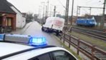 Extreme Verkehrslage: Spiegelglatte Straßen bremsen Verkehr in Niedersachsen aus