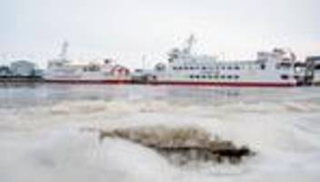 Fährverkehr im Wattenmeer: Ostwind und Niedrigwasser beeinträchtigen Fährverkehr