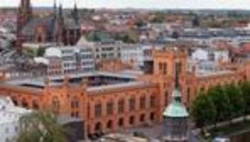 Kommunales: Posten-Streit an Seenplatte: Sondersitzung des Kreistags