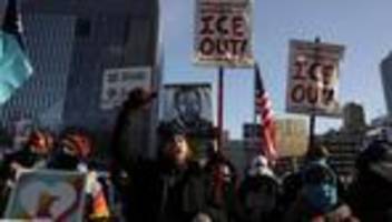 Minneapolis: Tausende Demonstranten forden Abzug von ICE aus Minnesota