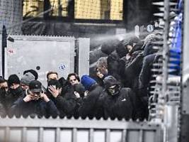 Genk erhebt schwere Vorwürfe: Polizei räumt kompletten Gästeblock bei Europa-League-Spiel