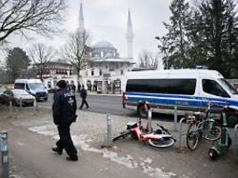 Viele polizeibekannte Besucher: Hunderte Polizisten begleiten Beerdigung im Berliner Clan-Milieu