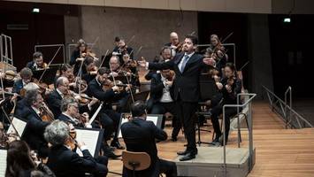lahav shani kehrt ans pult der berliner philharmoniker zurück