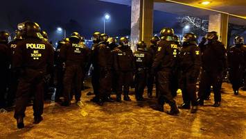 nach eskalation am olympiastadion: bedrängten polizisten fans vor einer klinik?