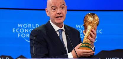 gianni infantino stichelt, britische fußballfans sticheln zurück