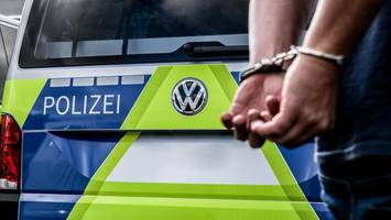 Brutaler Überfall: Junger Mann (27) mit Pfefferspray und Messer attackiert