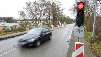 Brücke kaputt: Sperrung für Busse und Lkw – Autos müssen an Ampel halten