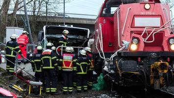 Nach tödlichem Bus-Unfall am Bahnübergang: Polizei bestätigt weitere Vorfälle