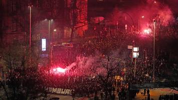 Pyro, Raketen und eine beachtliche HSV-Zahl: So liefen die Fanmärsche