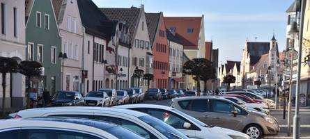 Bewaffneter Raubüberfall auf Modegeschäft mitten in der Hauptstraße in Rain