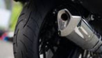 Angriff: Motorradfahrer greift aus Eifersucht ein Paar in Coburg an