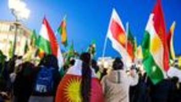 Konflikt in Syrien: Tausende bei prokurdischen Demonstrationen im Nordwesten