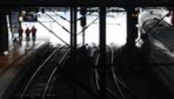 Notfall: 20-Jähriger schläft im Gleisbett am Hamburger Hauptbahnhof