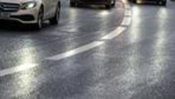 Verkehr: Glatte Fahrbahn führt zu Unfall mit drei Autos in Osnabrück