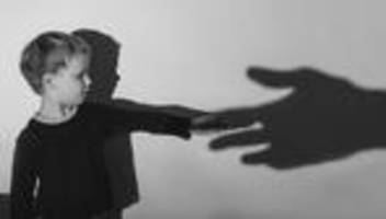 wolfgang schmidbauer: solange wir unsere eltern entwerten, bleiben wir ihnen ausgeliefert