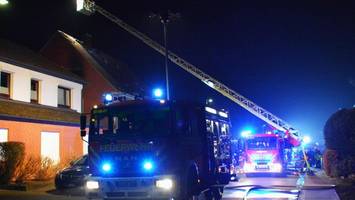 Dachgeschosswohnung komplett ausgebrannt – Großeinsatz in Schwarzenbek