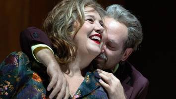 regisseurin feiert mit tschechows „möwe“ ein herausragendes debüt