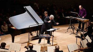 Zwitschern und tirilieren mit Ingo Metzmacher in der Elbphilharmonie