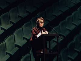 75 jahre neues residenztheater: lasst uns die wahrheit erkennen