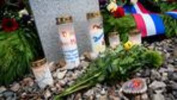 Drei Jahre nach der Tat: Jahrestag von Brokstedt-Tat - Günther legt Kranz nieder