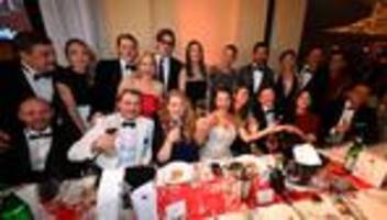 filmbranche: glamouröser filmball in münchen - glas: familientreffen