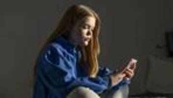 Frankreich: Präsident Macron will Social Media für Jugendliche schneller verbieten