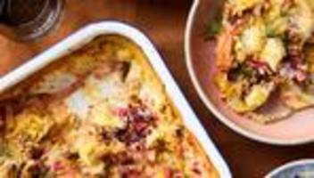 Rote-Bete-Sellerie-Gratin mit Ziegenkäse und Walnüssen: Ein Blitzgratin für jede Gelegenheit